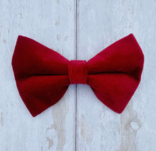 Load image into Gallery viewer, Christmas Red Velvet Bow Tie
